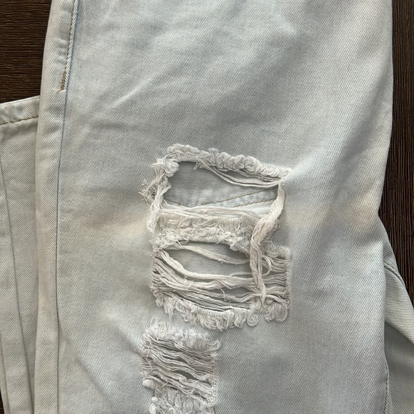 NEW FOREVER 21 Distressed Jeans in light blue - Picture 13 of 13